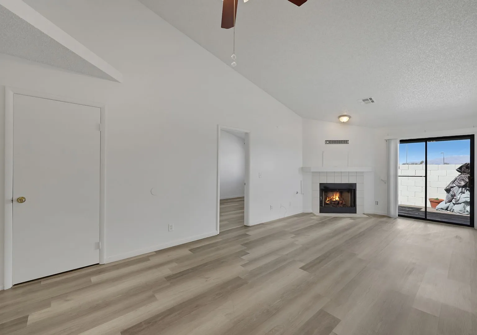 Single-Story 2 Bed, 2 Bath with 2-Car Garage in Gate Community with Pool — Photo 3