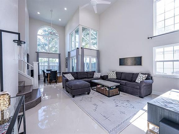 2nd image of 32 Governors Ct