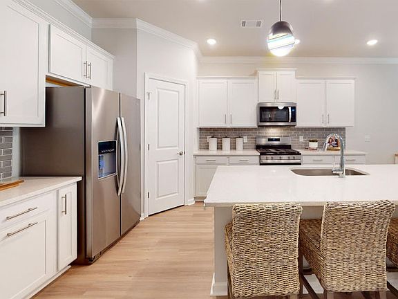 Spacious Floorplan Perfect for Entertaining