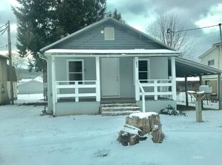 695 Oliver St, Middleport, OH 45760