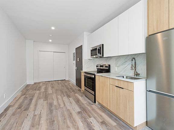 4th image of 1571 3rd Ave #2S