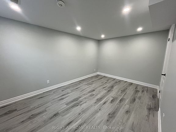 4th image of 22 Amboise Cres #Basement