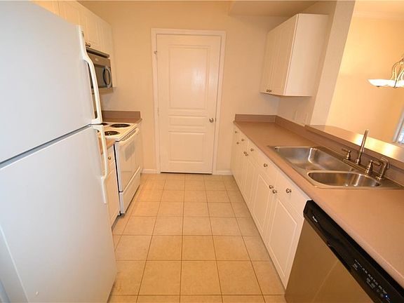 5th image of 9414 Crescent Loop Cir APT 205