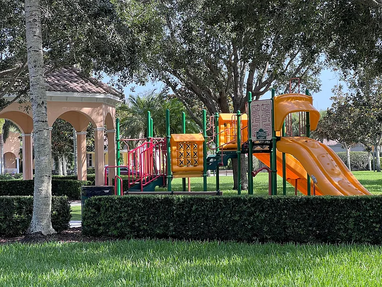 3368 Greenway Dr — Photo 32