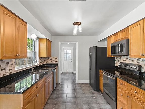 4th image of 622 Wilshire Dr