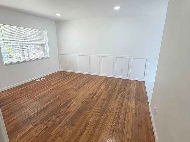 2622 S Green St — Photo 3