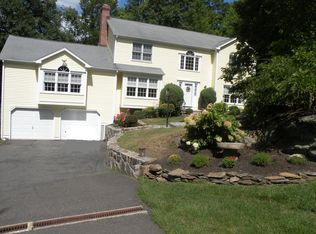 17 Indian Ledge Dr, Trumbull, CT 06611