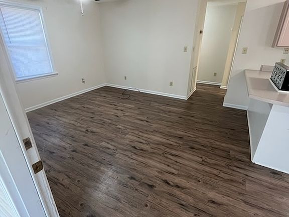 2nd image of 104 Willow Creek Ln