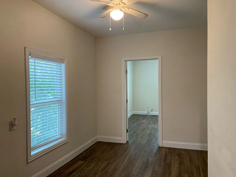 2222 W Bond St — Photo 8