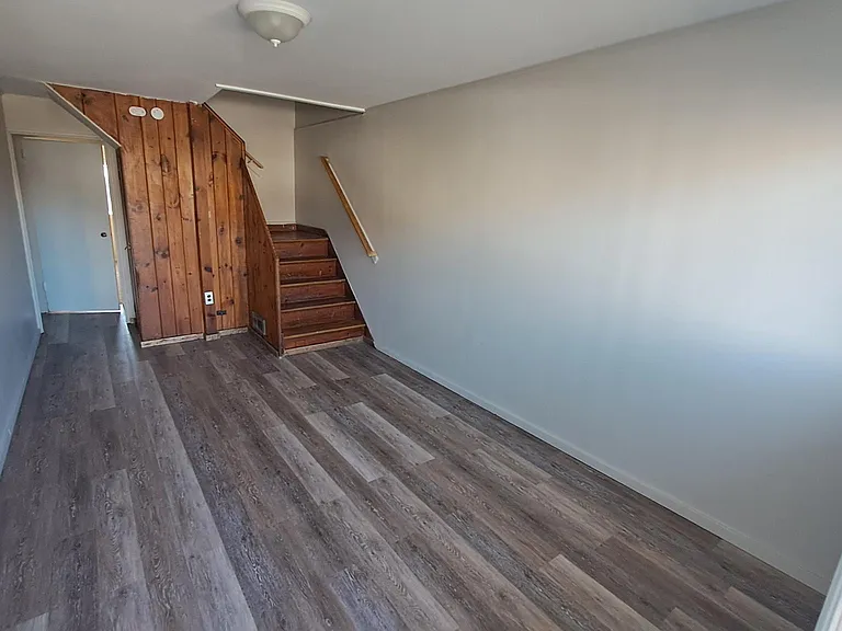 740 E Green St — Photo 12