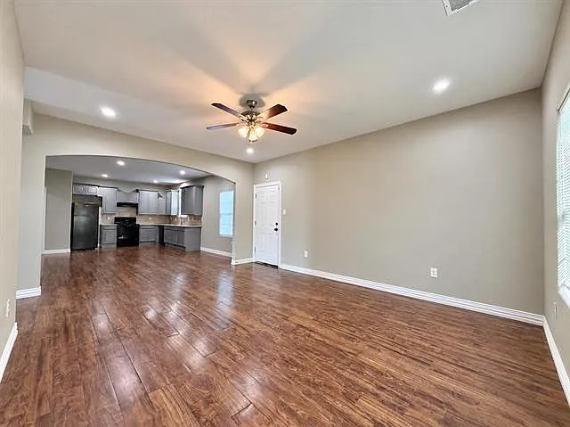4 bed, 3.5 bath, 2443 sqft, $2,750 — Photo 3