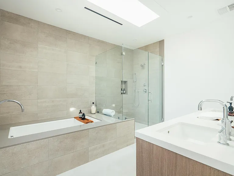 2846 Alsace Ave — Photo 12