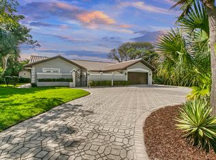 4 Clearview Ave, Hobe Sound, FL 33455