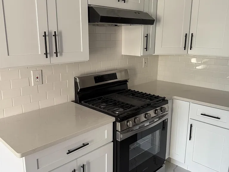 1008 Hidden Village Dr — Photo 3