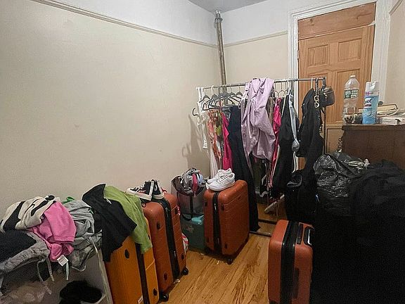 4th image of 393 Putman Ave #3