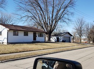 2308 N Zenith Ave, Davenport, IA 52804