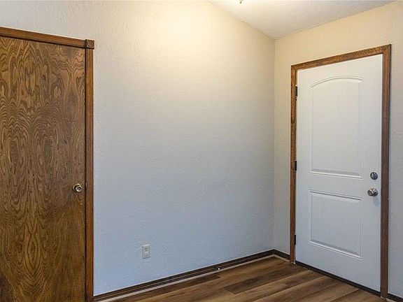 3rd image of 1324 Steiner Rd