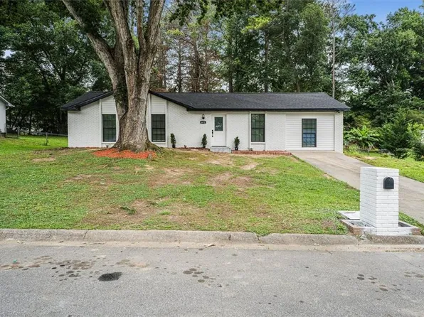 6073 Fieldcrest Dr, Morrow, GA 30260