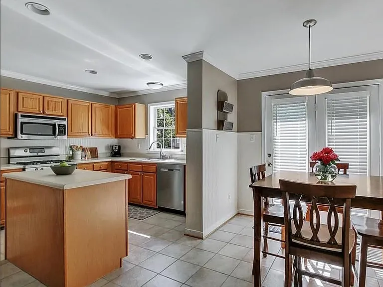 9419 Charter Gate Dr — Photo 12