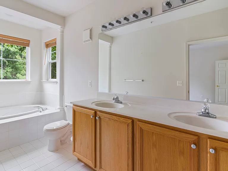 1021 Leeward Way #1021 — Photo 11