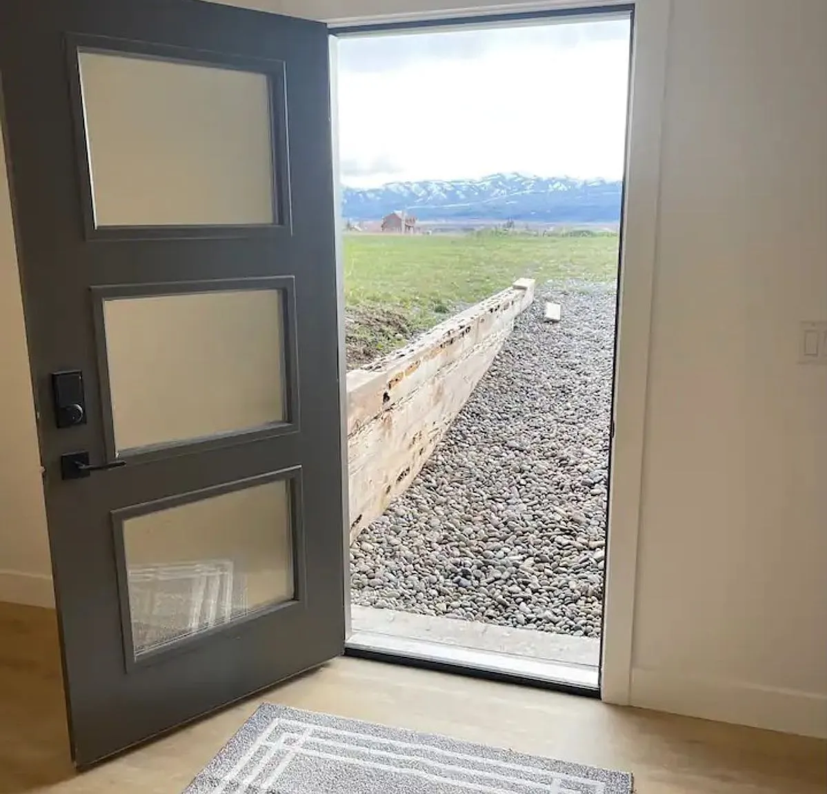 3 Bedroom / 1 Bath Modern Teton Basement Apartment - Parking for 2 cars — Photo 1