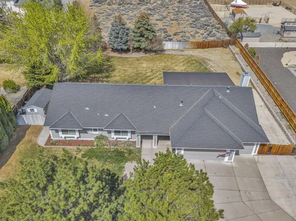 25 Desert Peak Ct, Sparks, NV 89441
