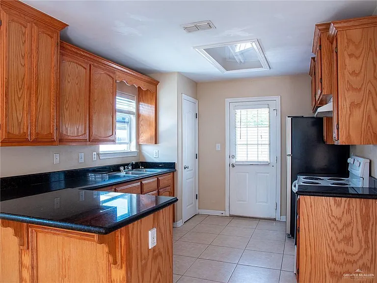 1700 W Douglas St — Photo 3