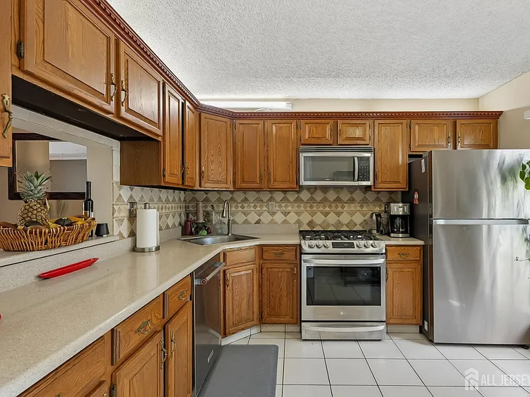 79-79 Chelsea Ct — Photo 12