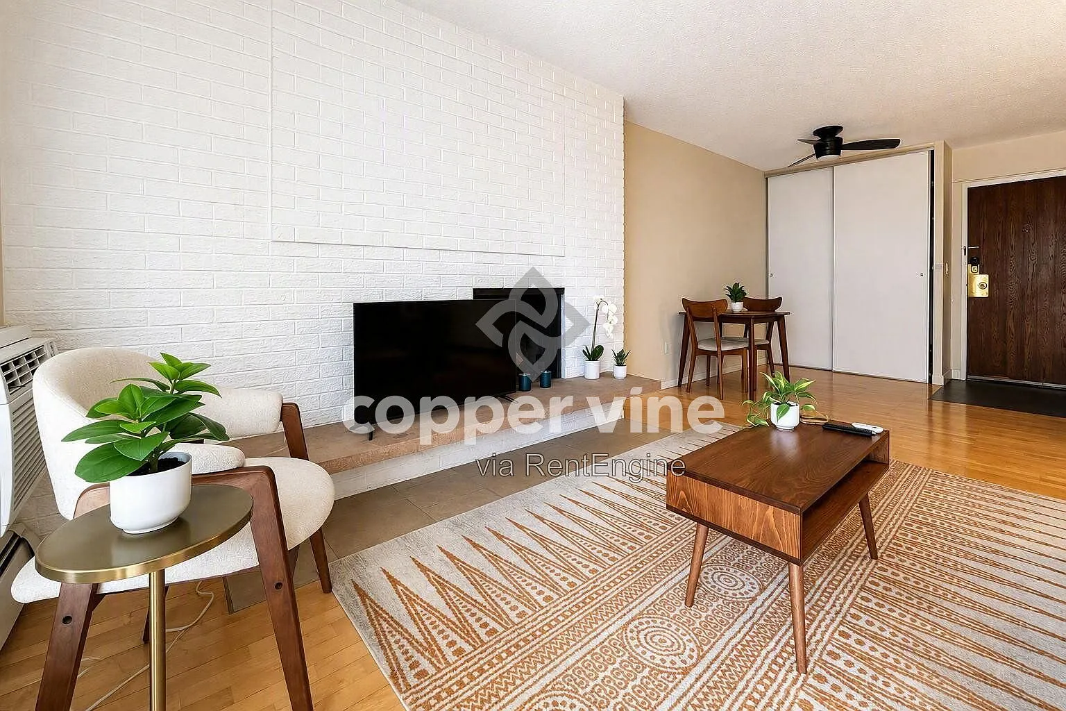 1 bed, 1.0 bath, 597 sqft, $1,380 — Photo 2