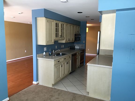 3rd image of 429 Christopher Ave APT 12