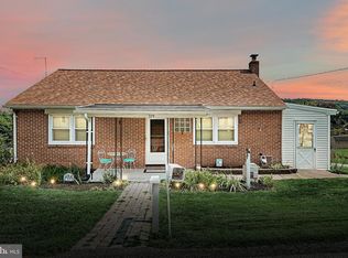329 Pine St, Glen Rock, PA 17327