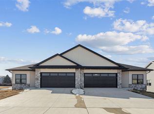 4 Lazy Brook Dr, West Branch, IA 52358