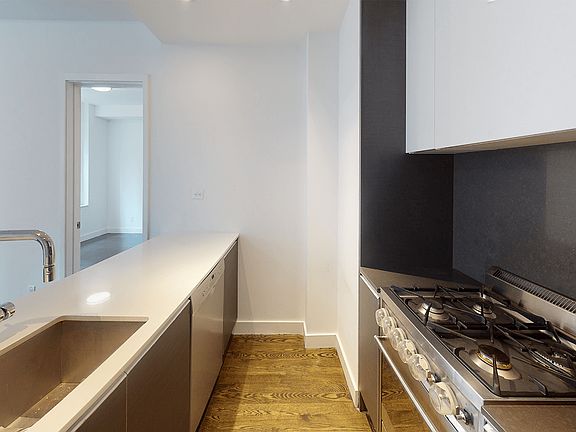3rd image of 666 W End Ave APT 6U