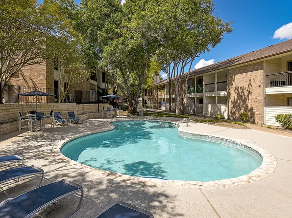 Cricket Hollow Apartments