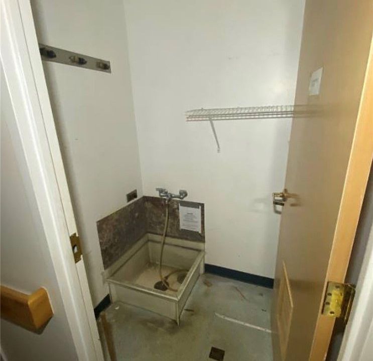 28th image of 301 Grove St