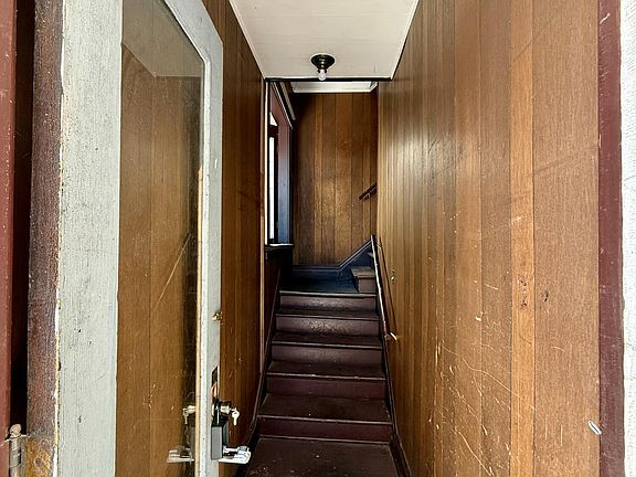 5th image of 702 Boalt St