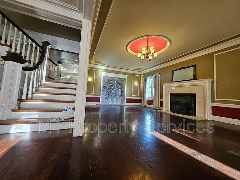 1214 N Pershing Ave — Photo 78