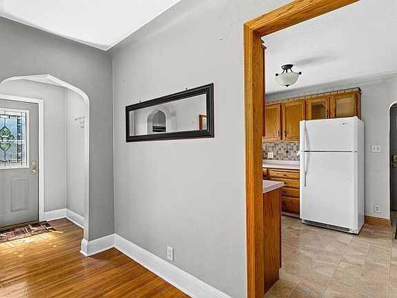 5th image of 2502 Springvale Rd