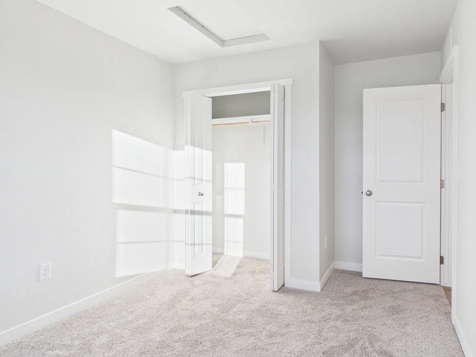4 bed, 1893 sqft, $2,600 — Photo 3