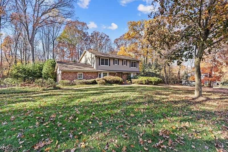 1st image of 6 Penwood Dr