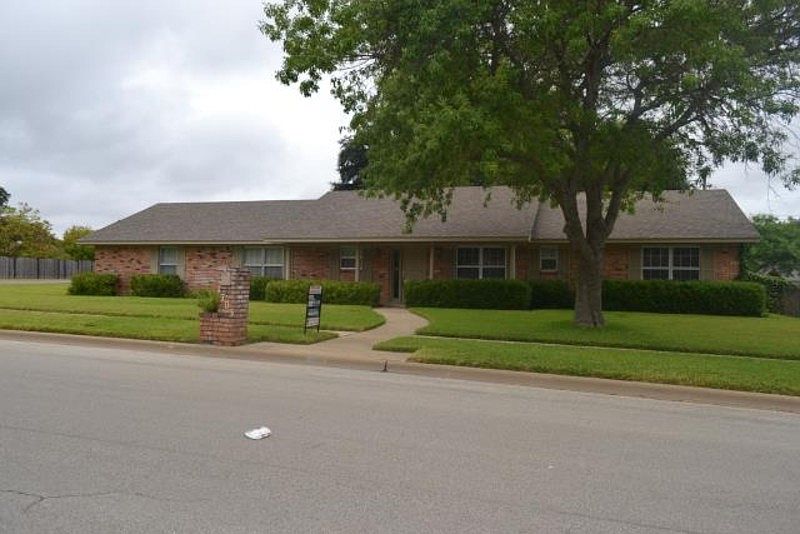 1st image of 1703 Mockingbird Ln
