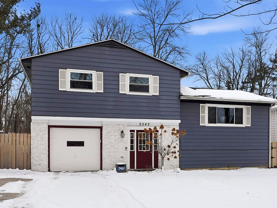 1st image of 2542 Deerwood Dr