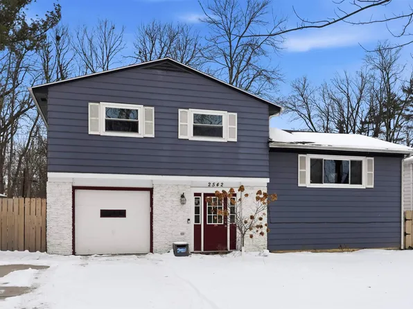 2542 Deerwood Dr, Fort Wayne, IN 46825