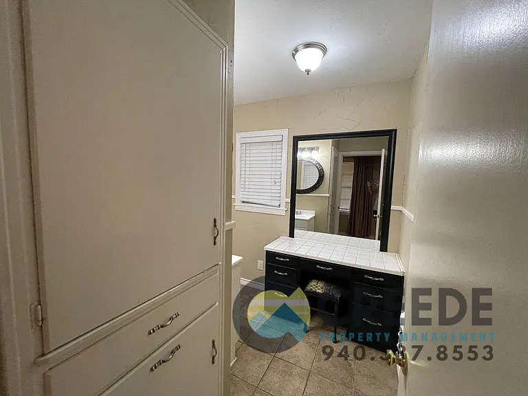 611 E University Dr — Photo 15