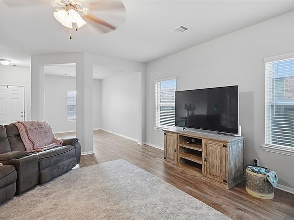 5th image of 1523 Barras St
