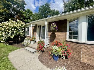 23890 Wesley Dr, Farmington, MI 48335