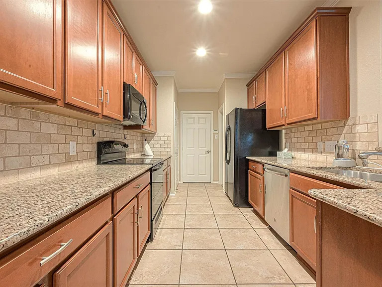 24630 Folkstone Cir — Photo 13