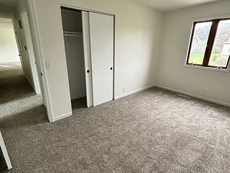 480 Valley Dr — Photo 11