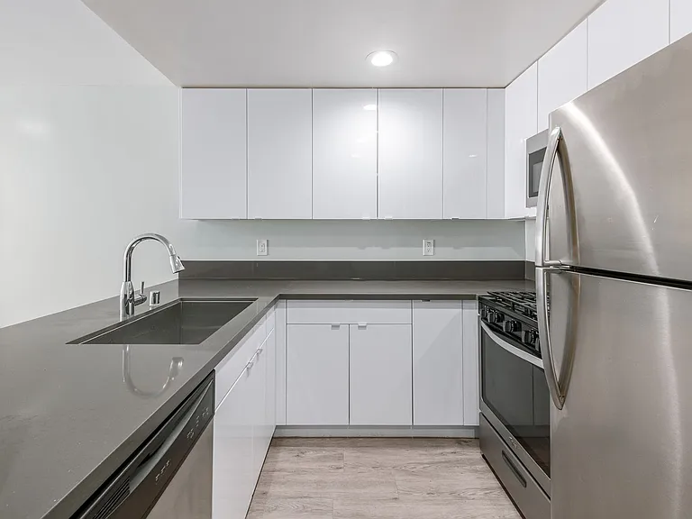 1535 N Kenmore Ave — Photo 12