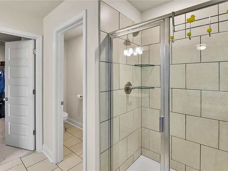 2423 Chene Dr — Photo 32
